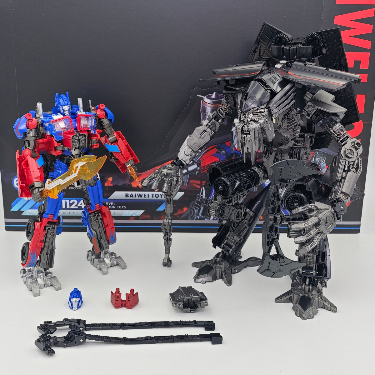 BaiWei TW-1124 TW1124 Jetfire & Optimus Prime Set Of 2 Standard