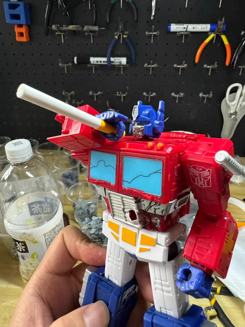SS86 Battle-damaged Optimus Prime Legends Chinese Accessory